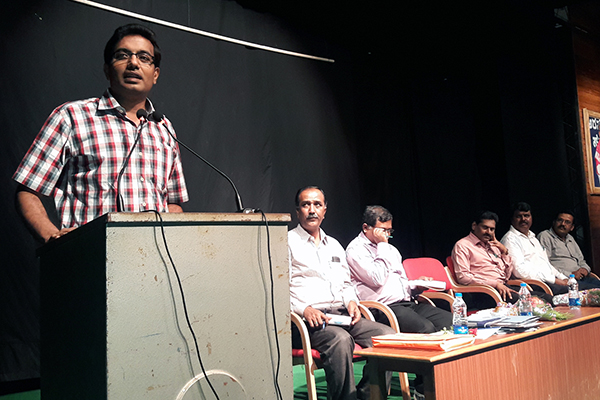 ವಿದ್ಯಾರ್ಥಿಗಳನ್ನು ದೇಶದ ಸತ್ಪ್ರಜೆಯಾಗಿ ರೂಪಿಸುವುದು ಶಿಕ್ಷಕರ ಕೆಲಸ: ಡಾ.ಎಸ್. ಲೋಕೇಶ್